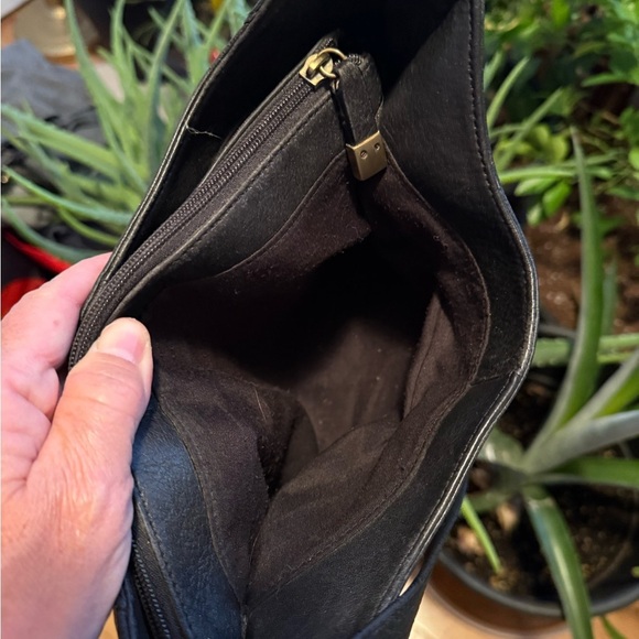 Vintage Etienne Aigner Black Leather Shoulder Bag VGUC Brushed Brass Hardware - Picture 10 of 13